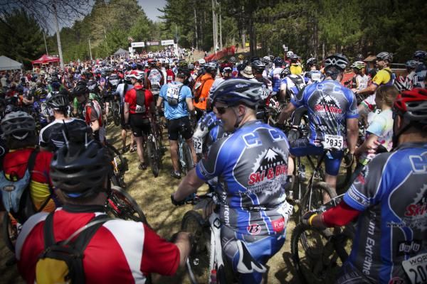 The 2010 WORS season began on May 1 with over 850 racers at the Iola Bump