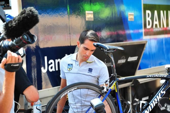 Alberto Contador (Saxo Bank) checks over his road bike