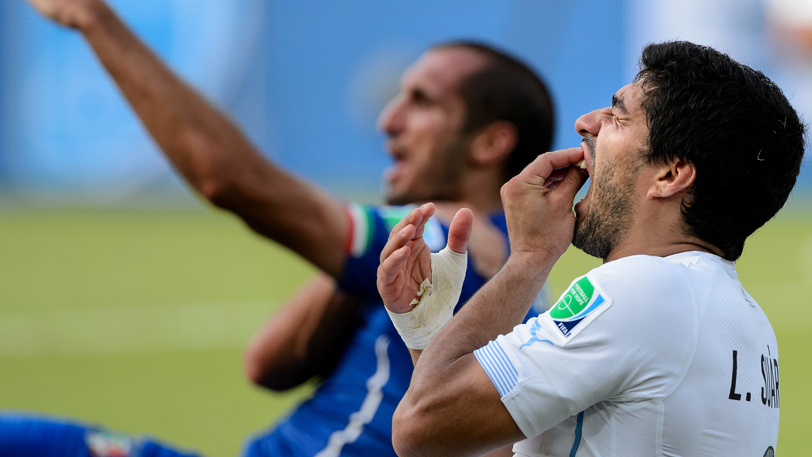 Giorgio Chiellini complains after Luis Suarez bites him
