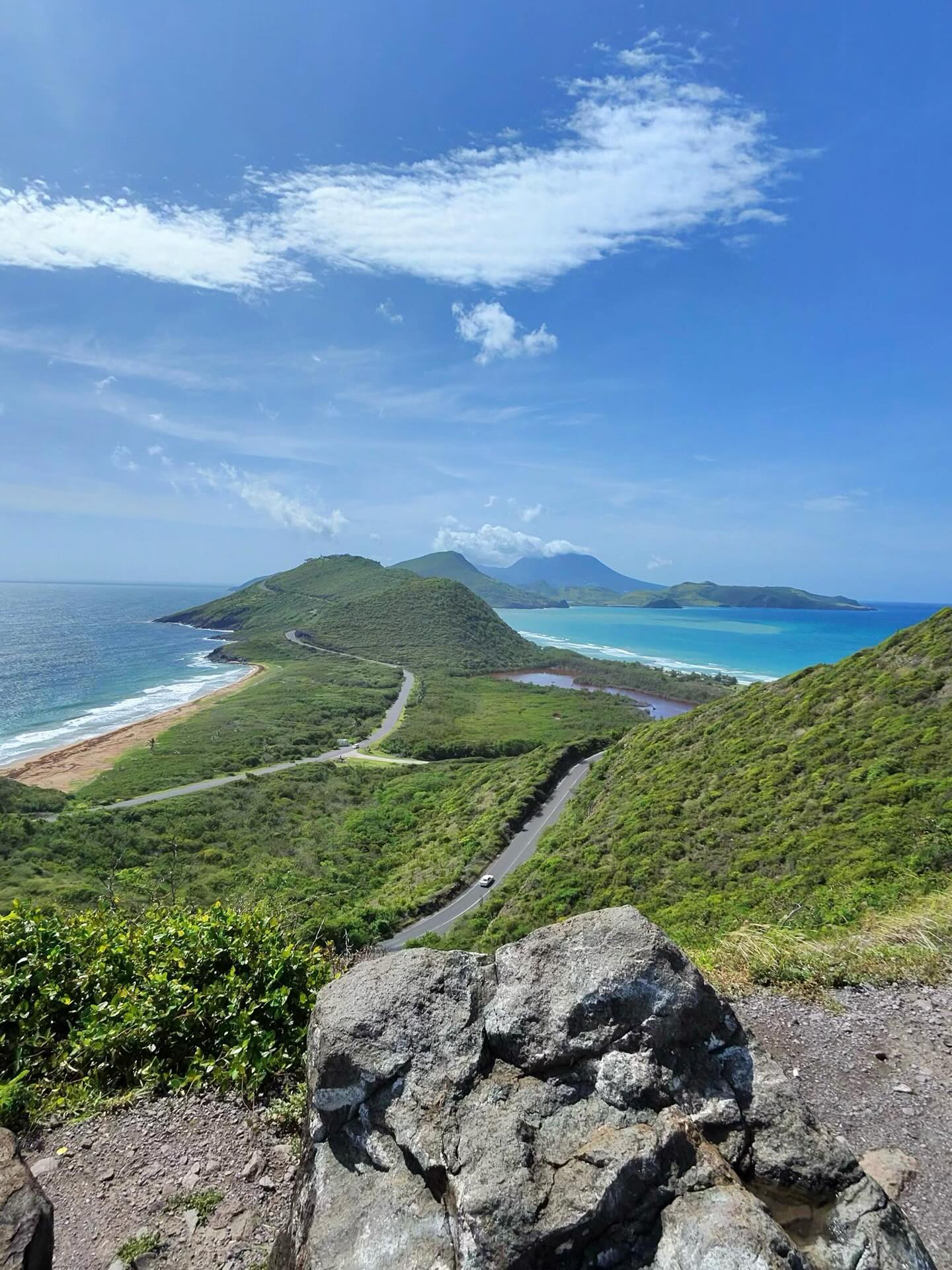 Tomé esta foto de Frigate Bay, St. Kitts, con gafas inteligentes Ray-Ban Meta.