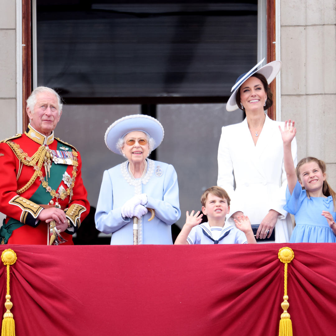 Queen Elizabeth and members of the royal family on the palace balcony during the Platinum Jubilee