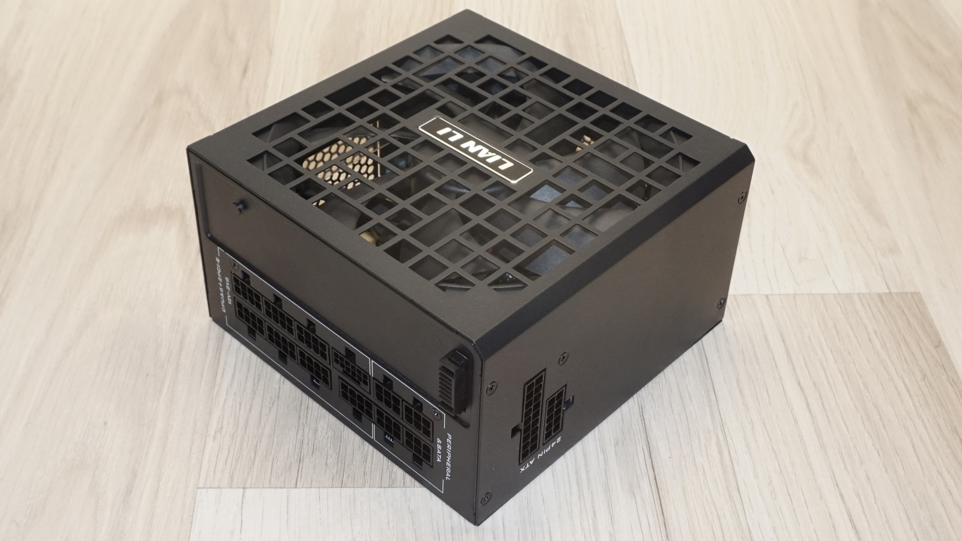 Lian Li RS1200G ATX 3.1