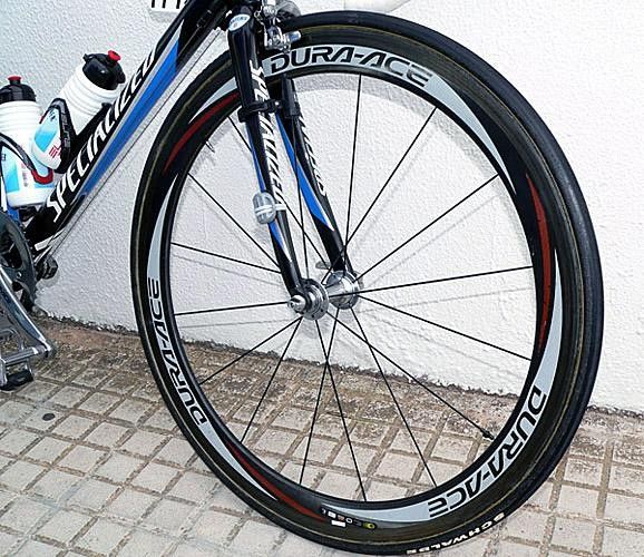 Gerolsteiner's riders and/or mechanics apparently aren't too fond of Shimano's hub-located nipples, either, as they have been running standard Dura-Ace hubs on the company's carbon rims since last year.