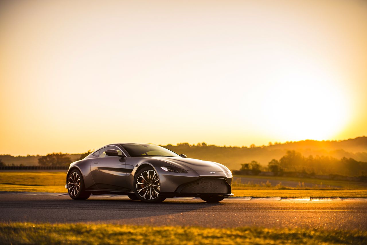 Aston Martin Vantage 18