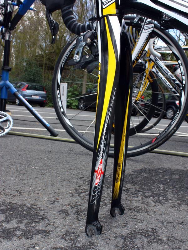 Some HTC-Columbia Scott Addict frames were matched to CR1 forks with their softer SDS blade shape.