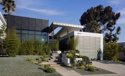 Side view with blue skies of Mar Vista Residence by Tim Gorter Architect