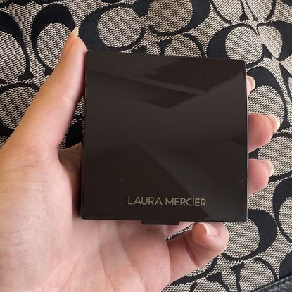 valeza holding laura mercier secret camouflage concealer