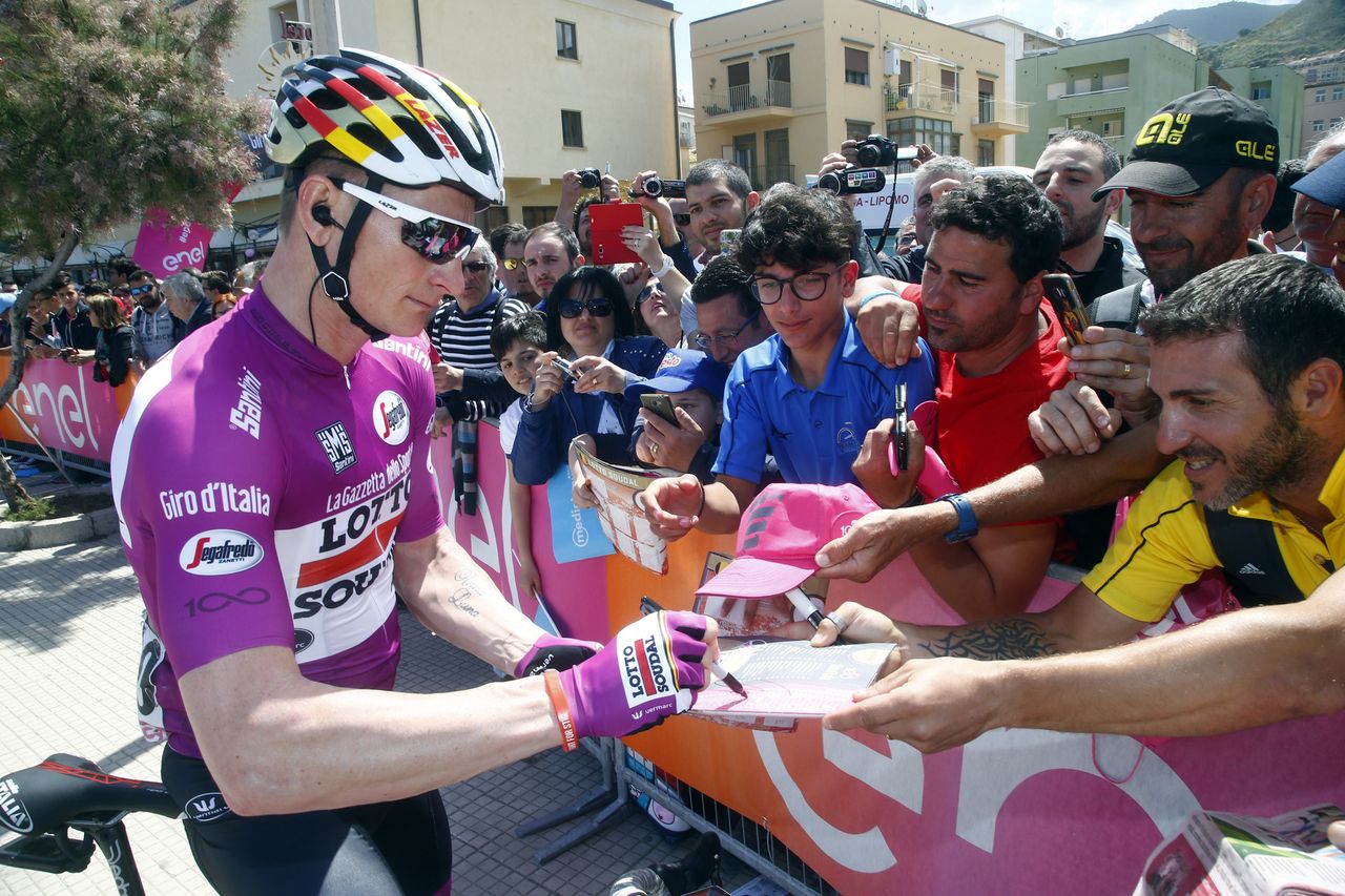 Andre Greipel (Lotto Soudal) in the maglia ciclamino
