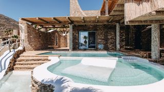 Room with outside pool at Calilo