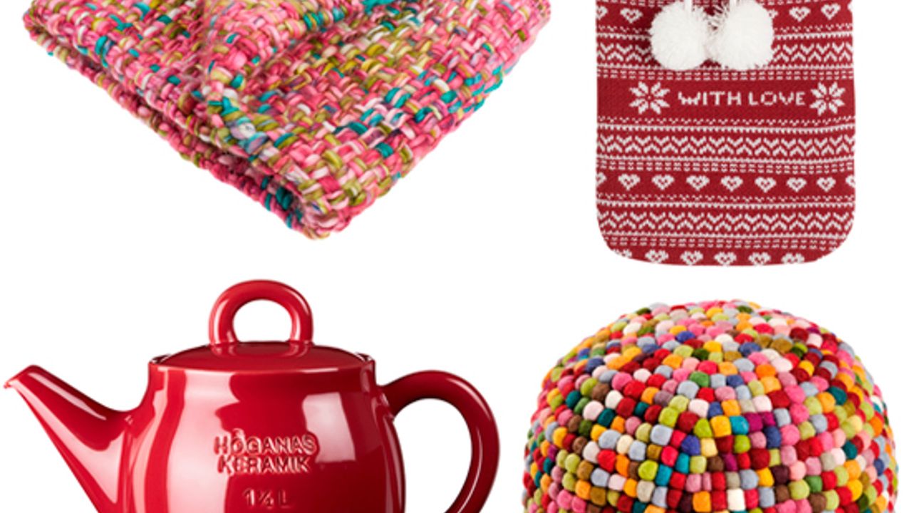 red teapot with pouffe and knit throw