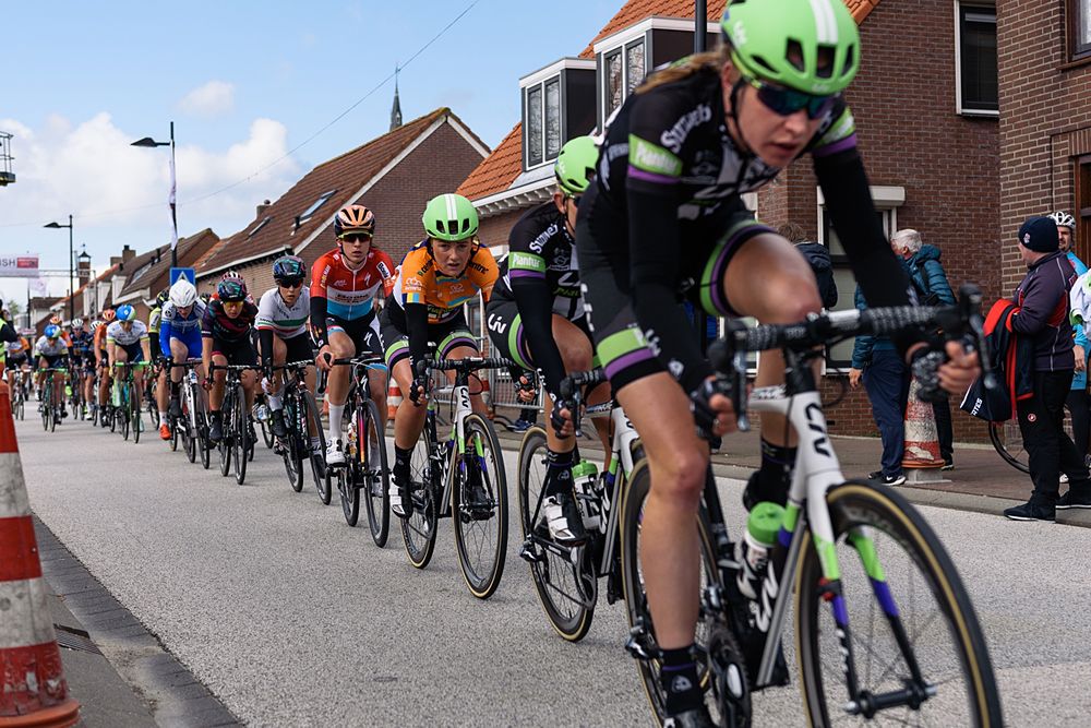 Final lap at Omloop van Borsele and Liv Plantur come to the fore. Omloop van Borsele 2016