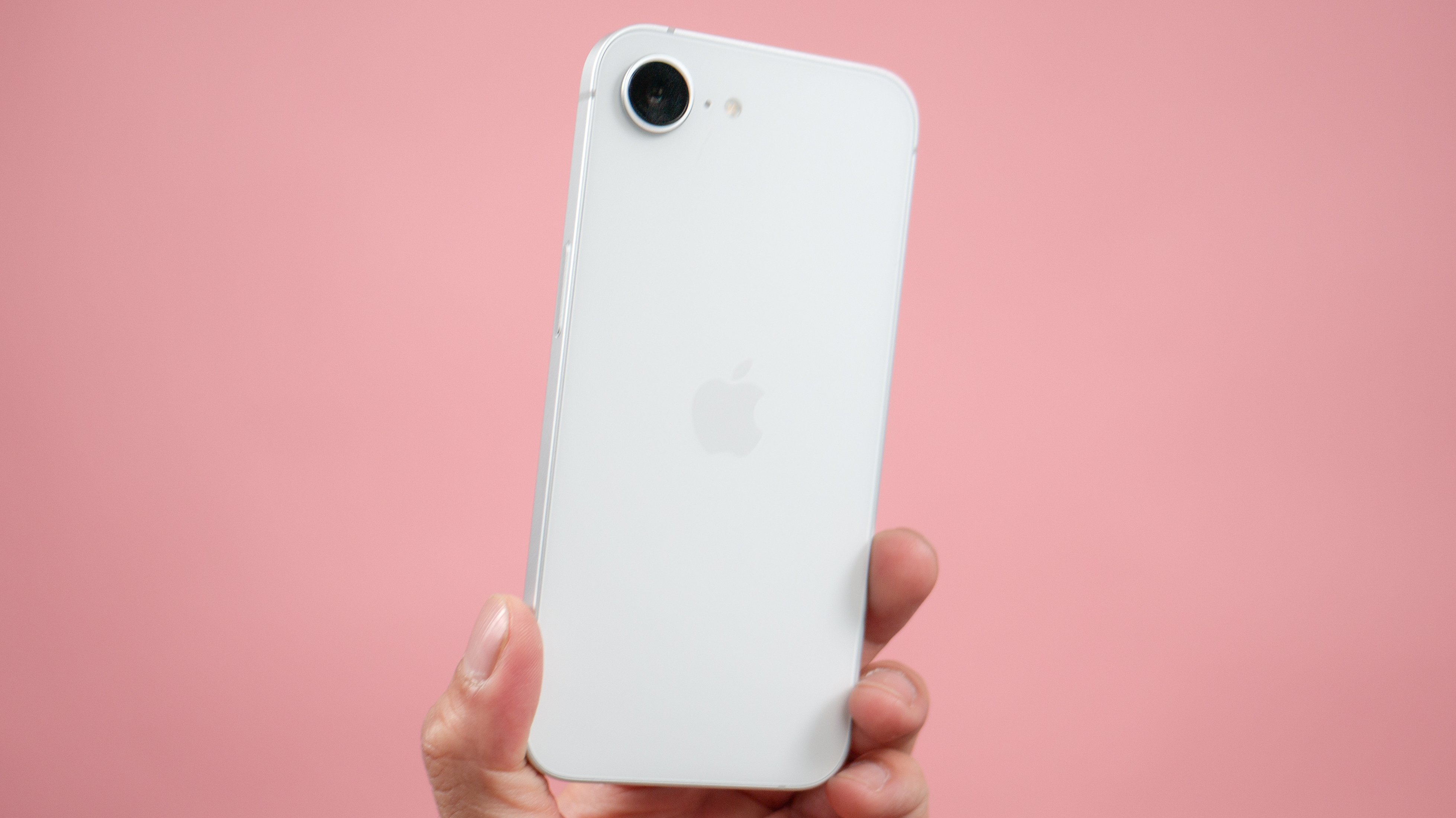 Apple iPhone 17e review.