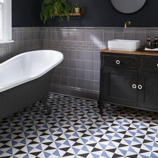 bathroom with white bathtub and wash basin