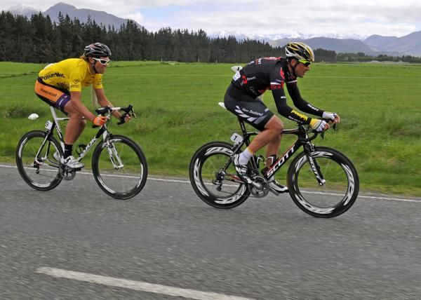 Jack Bauer (Share the Road) follows Hayden Roulston (Calder Stewart BikeNZ National Team)