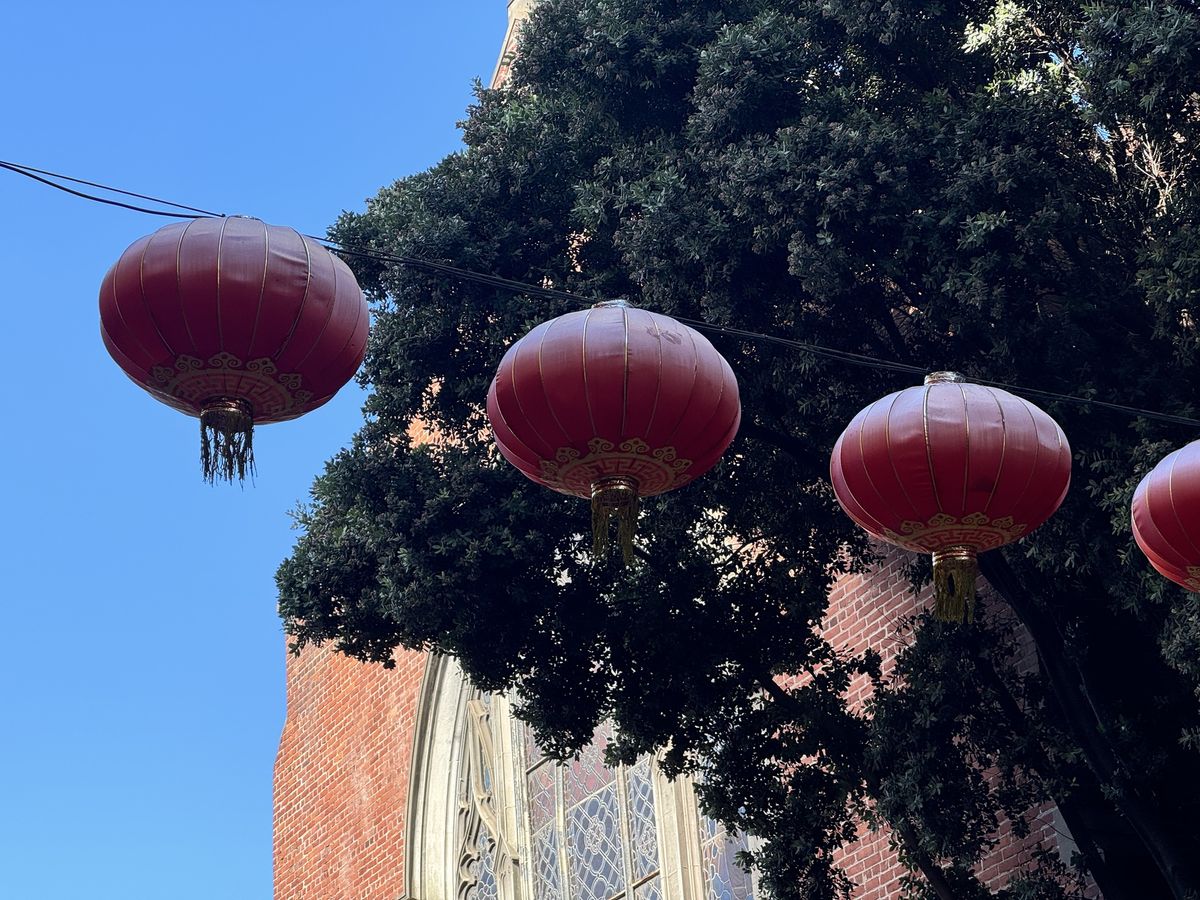 lantern zoom by pixel 9 pro
