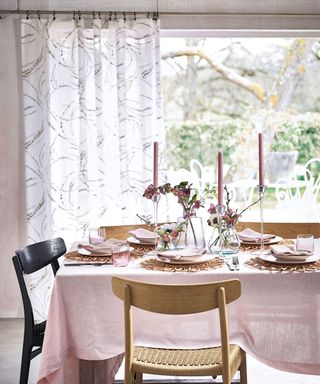 How to dress a dining table 2