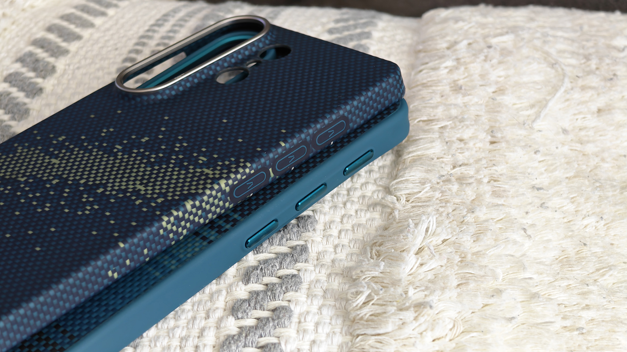 Comparing the Pitaka Edge and Cairn cases for the Samsung Galaxy S26 Ultra