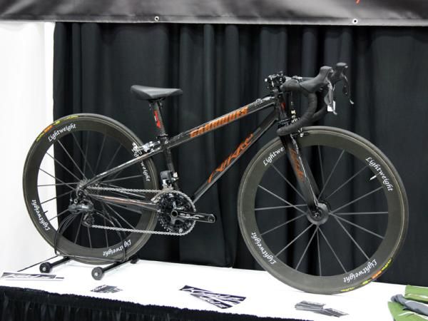 Remember that image of the junior racing lining up with a full-custom carbon fiber rig with Shimano Dura-Ace Di2, 650c Lightweights and an aero helmet? Yep, same bike, made by KirkLee in Austin, Texas.