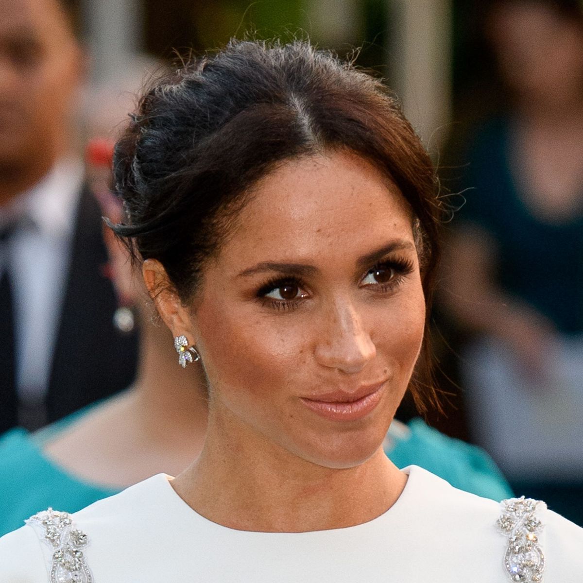 Pregnant Meghan Markle Wears Princess Diana's Aquamarine Ring Again for(01)