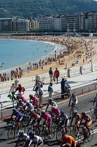 Along the promenade one of the race's signature scenes