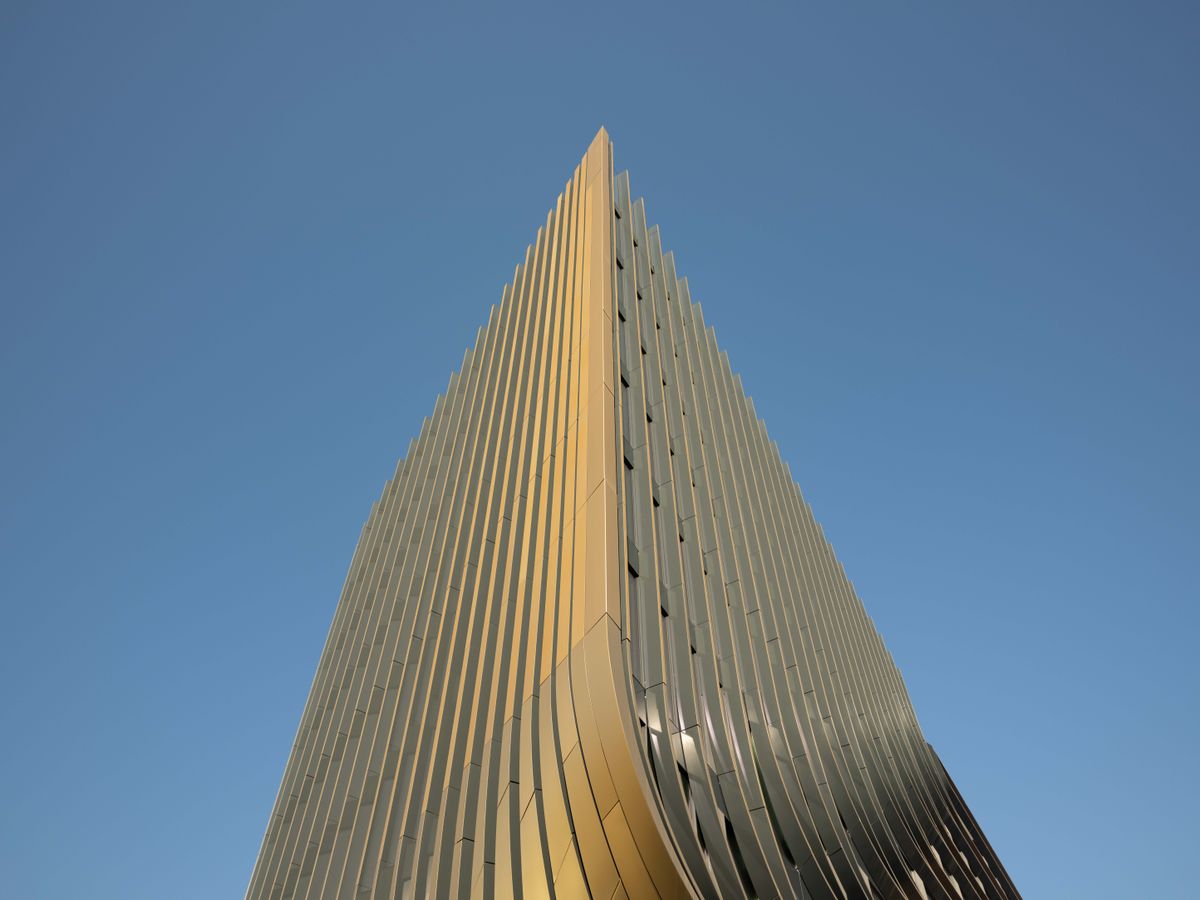 Modern skyscaper in front of a blue sky