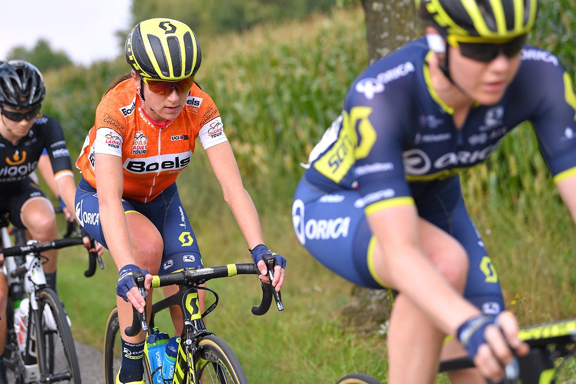 Annemiek van Vleuten still in the leader's jersey