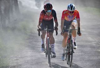Tom Pidcock and Demi Vollering, winners of the 2023 Strade Bianche