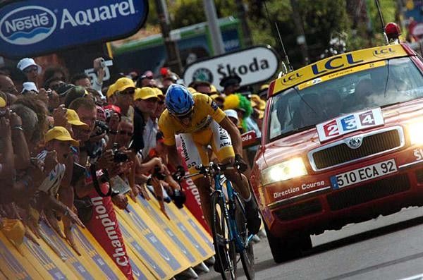 Alberto Contador struggles to the line just barely keeping his yellow jersey