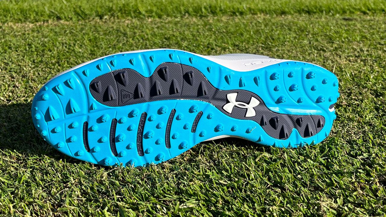 The spikeless outsole of the Under Armour Drive Pro SL golf shoe
