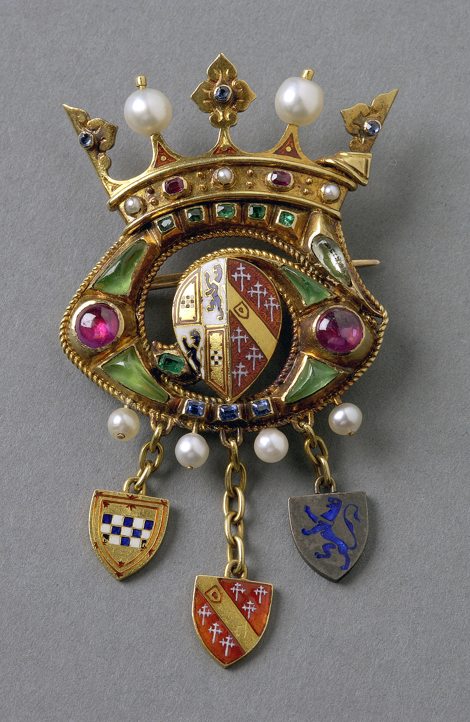 A decadent brooch