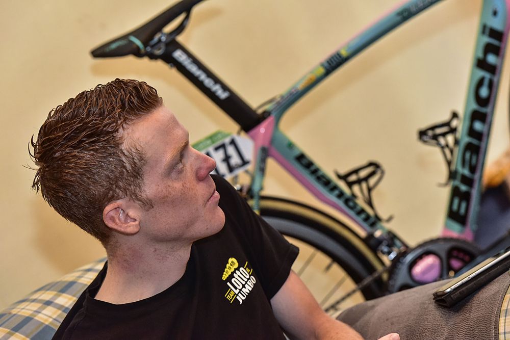 Steven Kruijswijk (LottoNL-Jumbo) sits beside his Bianchi