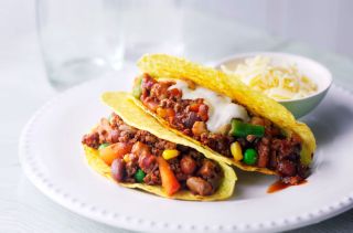 Main: Smokey veggie chilli tacos