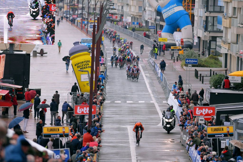 Jan Willem van Schip (Roompot-Charles) holds off the peloton