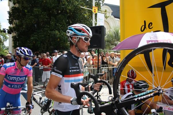 Frank Schleck goes to sign on
