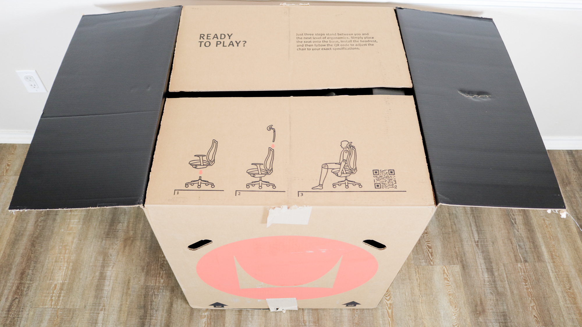 A picture of the box that the Vantum Gaming Chair comes in with assembly instructions on its inner flap