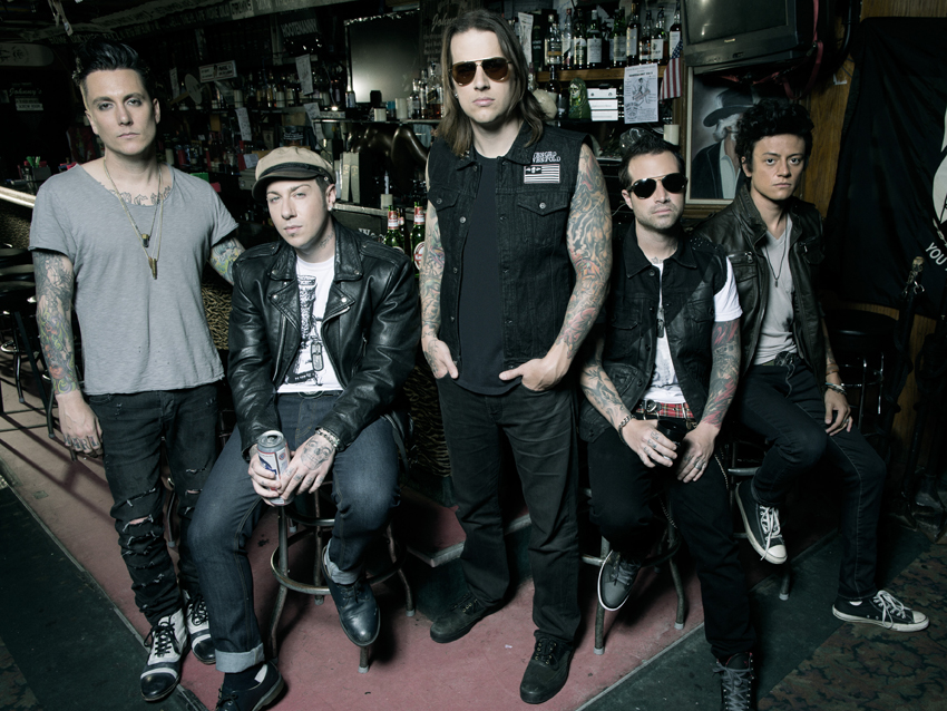 Synyster Gates talks Avenged Sevenfold's Hail To The King track-by ...