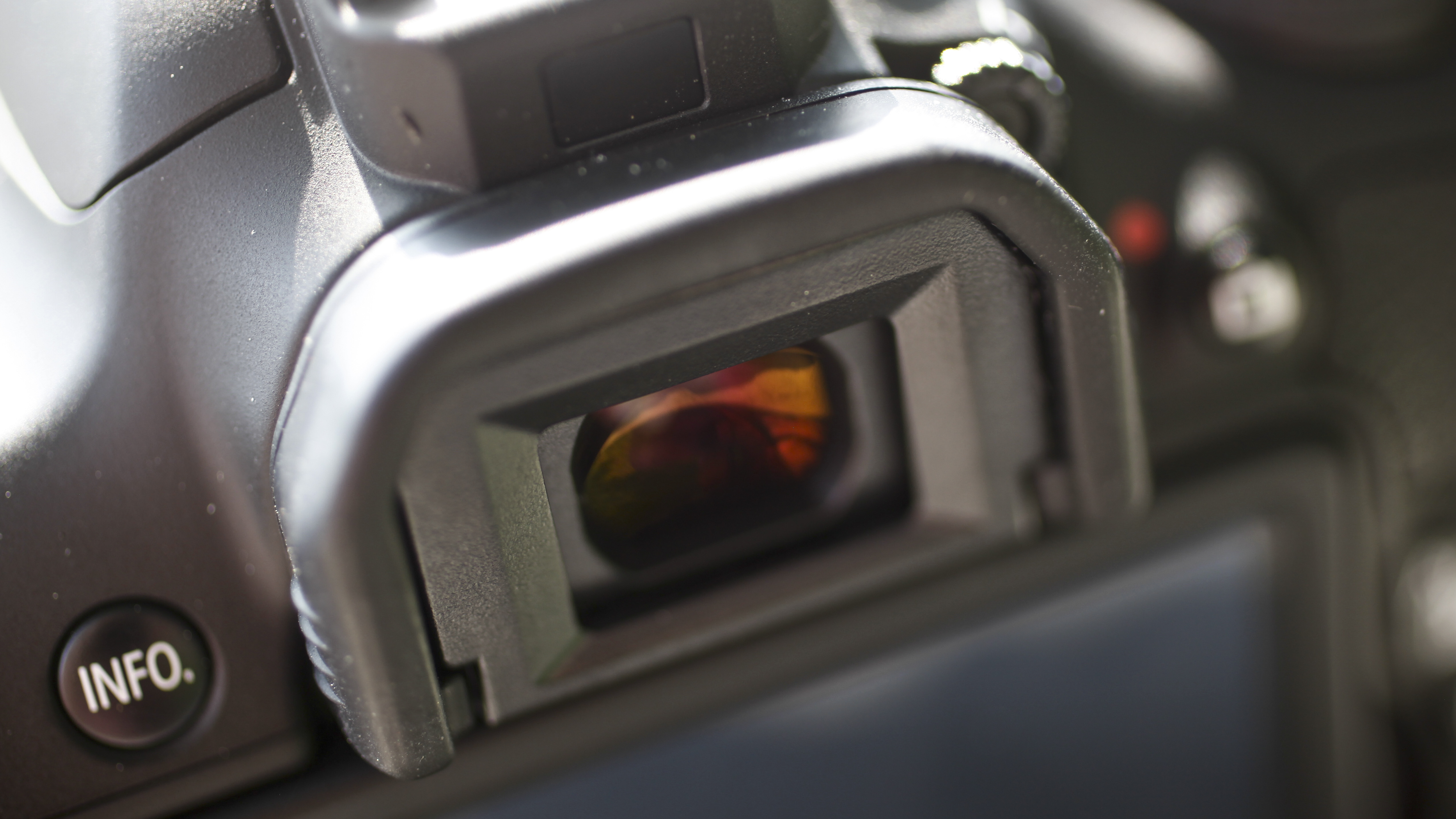 Canon EOS M vs Canon EOS 650D