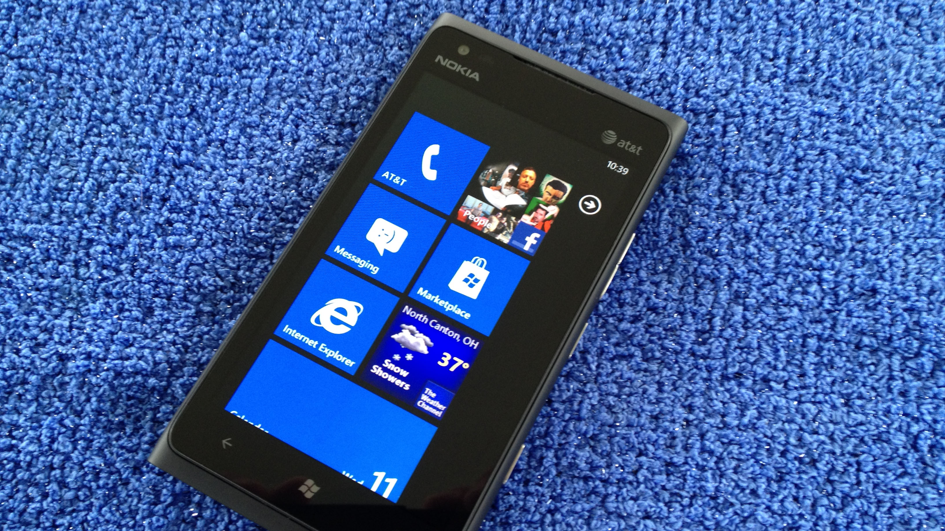 Lumia 900 shortage unrelated to data connectivity issues