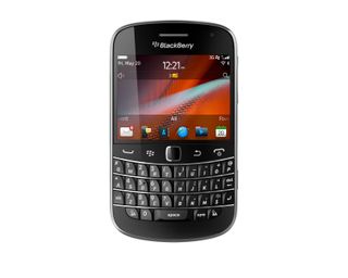 BlackBerry bold 9900 review: front view