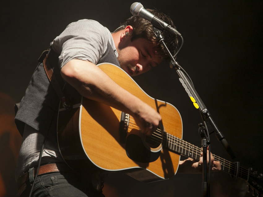 20 acoustic guitar playing frontmen