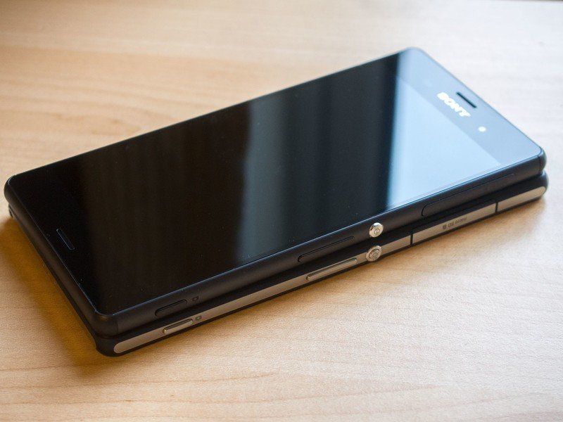Xperia Z3 top, Xperia Z2 bottom