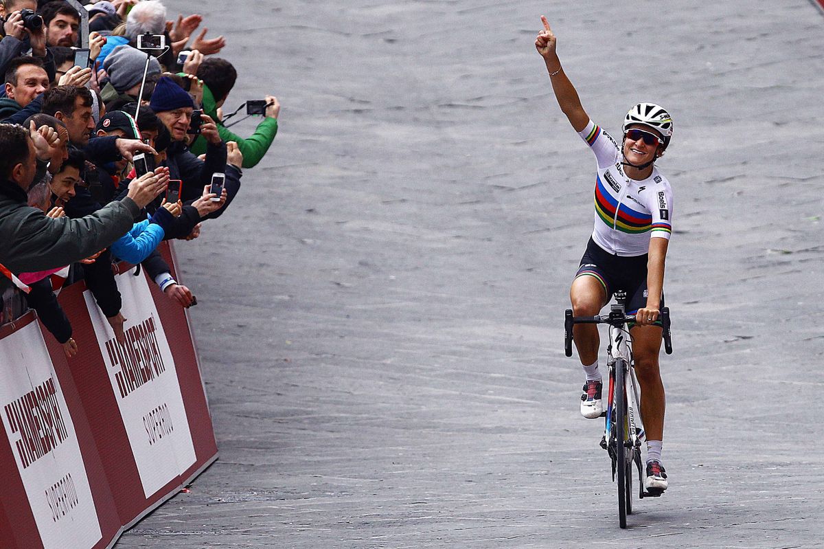 Lizzie Armitstead (Boels-Dolmans) wins Strade Bianche