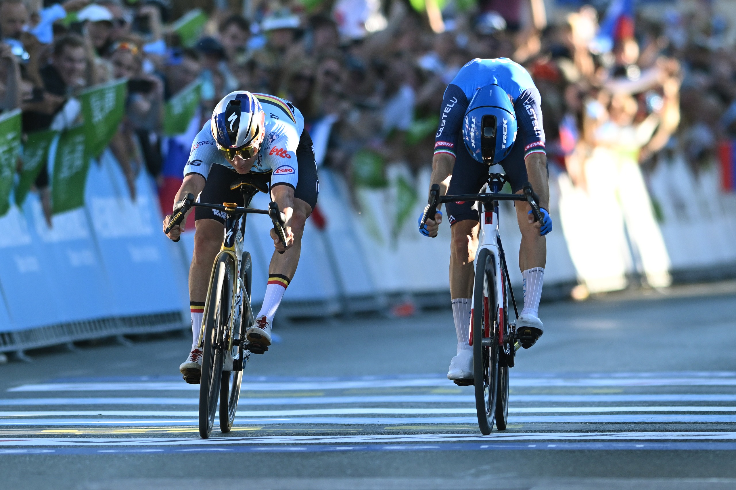 Remco Evenepoel and Giulio Ciccone in a photo finish at the European Championships