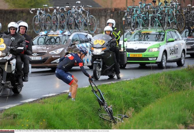 Martin Elmiger (IAM Cyling) retrieves his bike