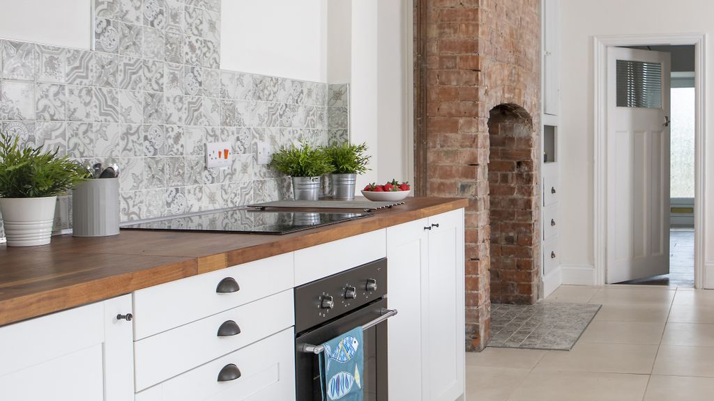 Ceramic vs induction hobs Which is better? Homebuilding