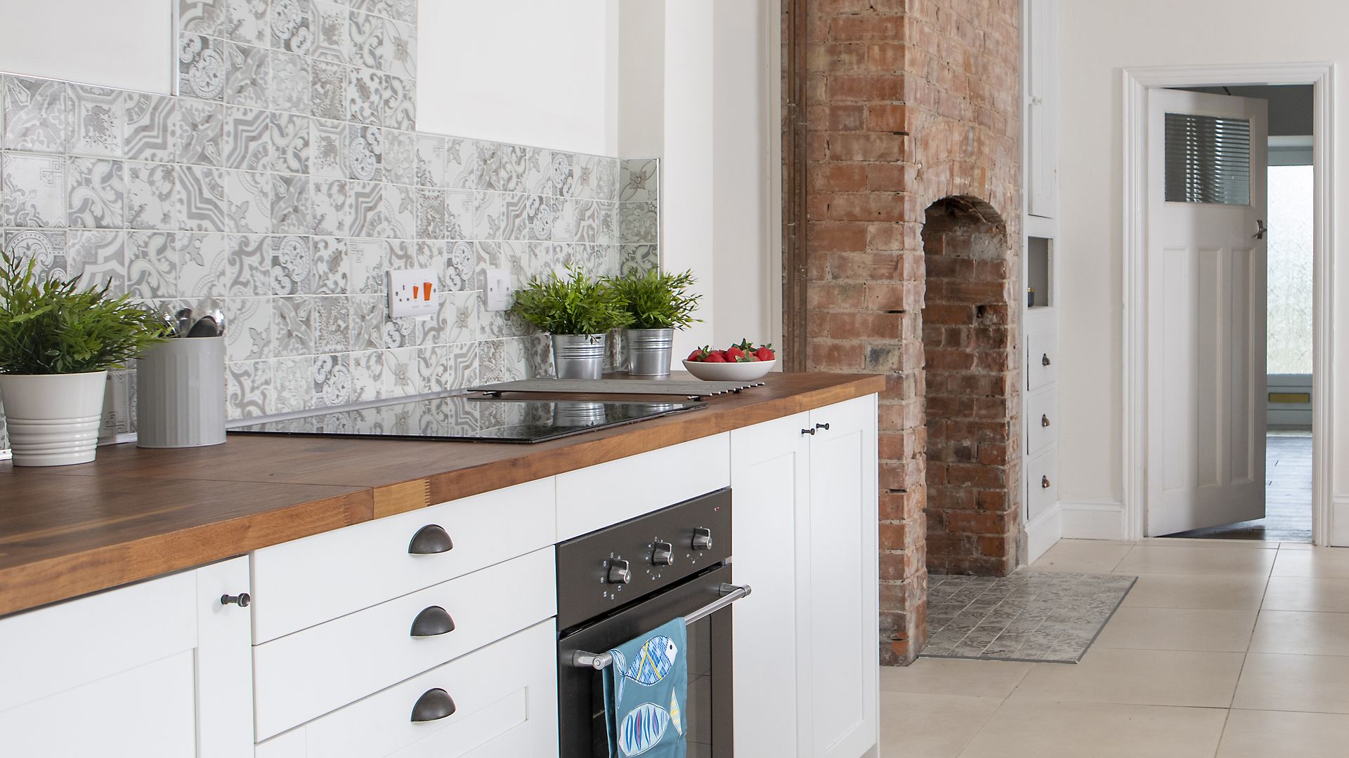 Ceramic vs induction hobs Which is better? Homebuilding