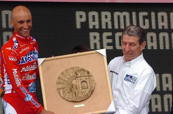Stefano Garzelli (Acqua &amp; Sapone-Caff&egrave; Mokambo) with Gimondi.