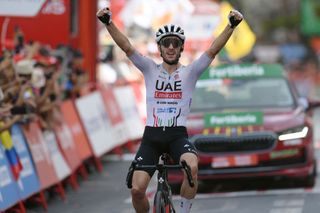 Team UAE's Adam Yates celebrates crossing the finish in first place, winning the stage 9 of La Vuelta a Espana cycling tour, a 178,5 km race between Motril and Granada, on August 25, 2024. (Photo by Jorge GUERRERO / AFP)