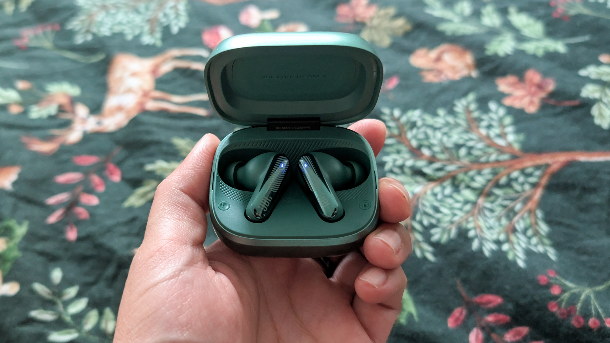 JBL Live Beam 4 earbuds in green