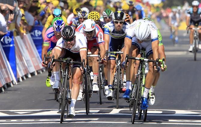 Marcel Kittel (Argos-Shimano) wins stage 12.